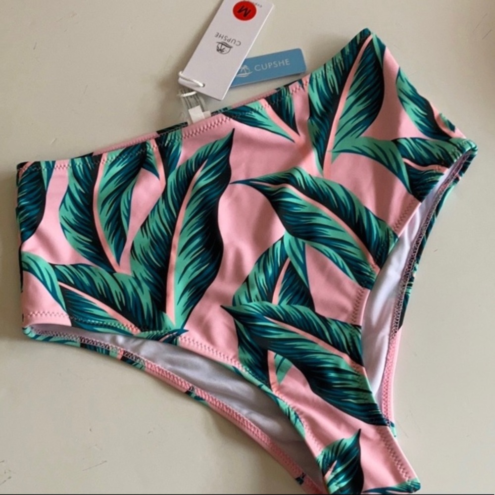 Cupshe tropical bathing suit bottoms Medium NEW pink with green palm leaves